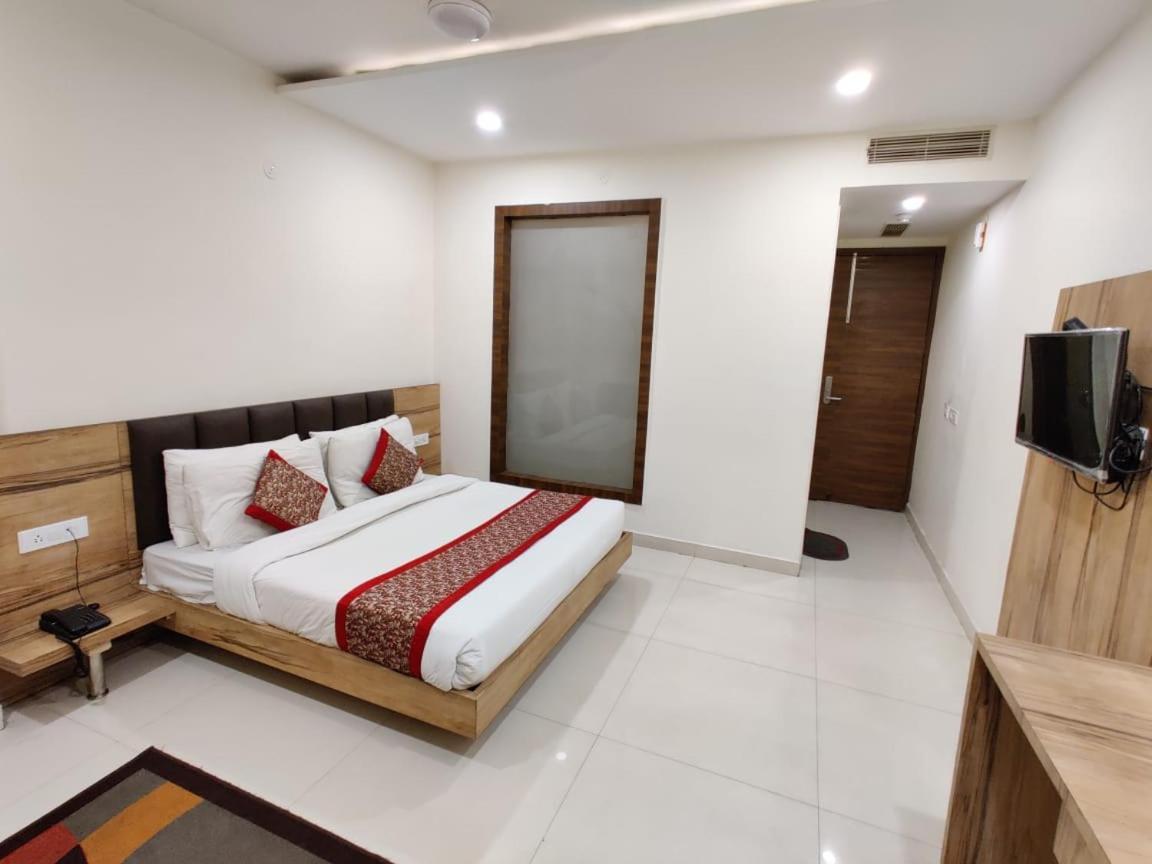 Отель Super Collection O Amritsar Near Railway Station Экстерьер фото