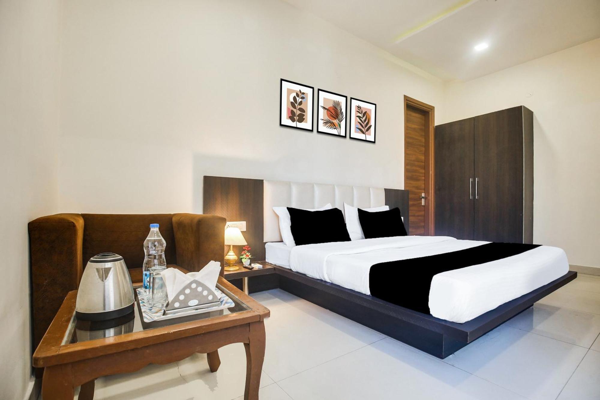 Отель Super Collection O Amritsar Near Railway Station Экстерьер фото