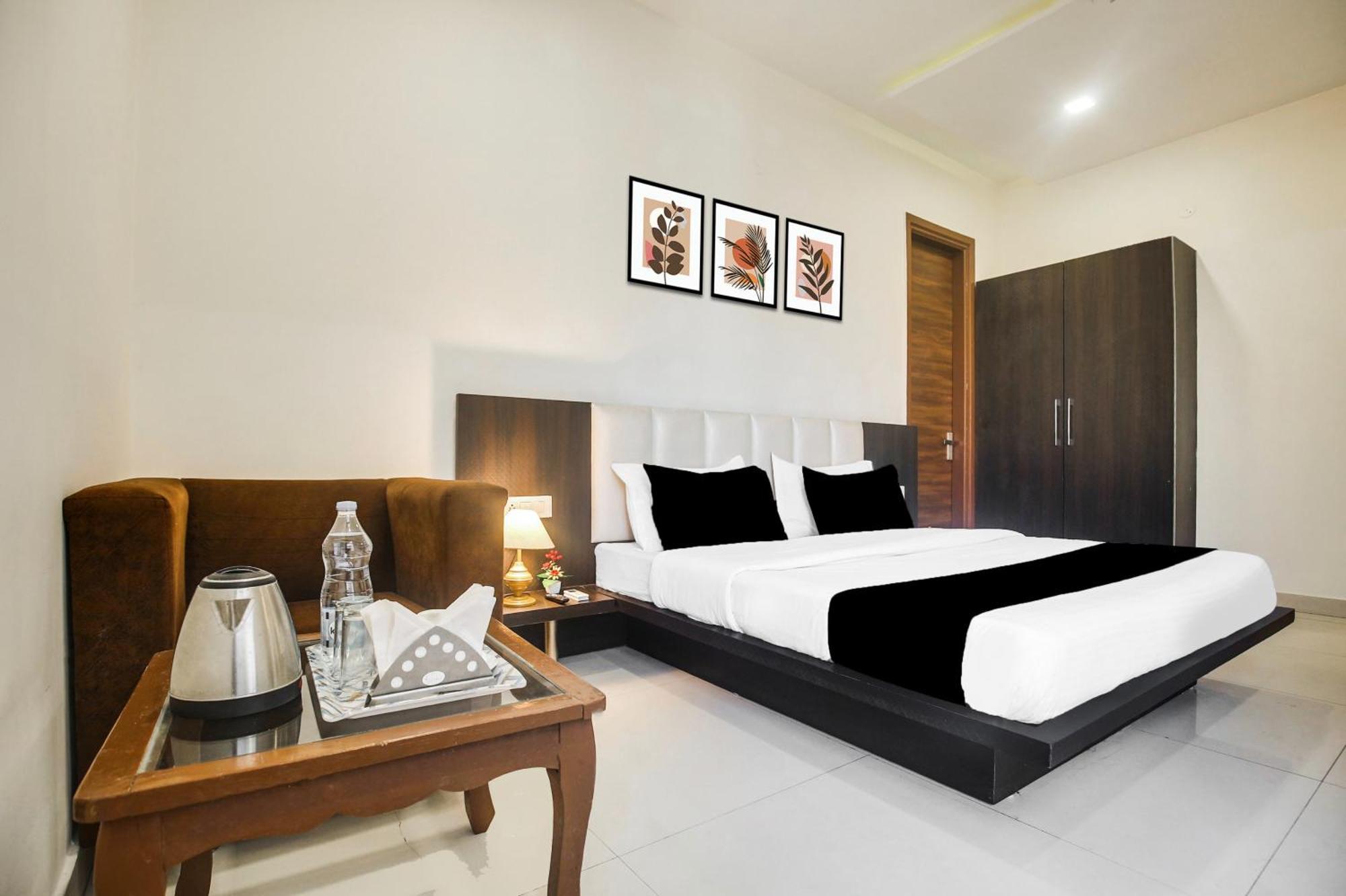 Отель Super Collection O Amritsar Near Railway Station Экстерьер фото